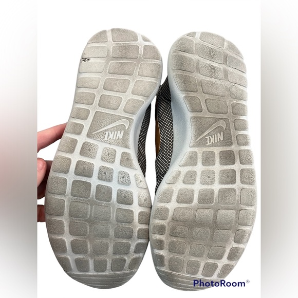 NIKE Roche Gray Women’s 9 running shoes great used condition! - Picture 7 of 8